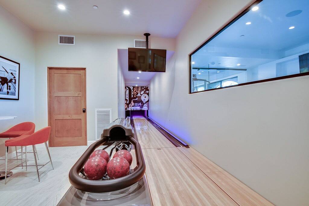 Luxury Resort Style Hollywood Hills Villa in Los Feliz, Los Angeles