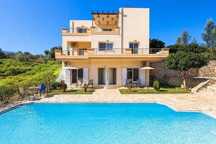 Appartement entier, Appartement de vacances pour 5 personnes avec jardin in Georgioupoli, Région de la Canée