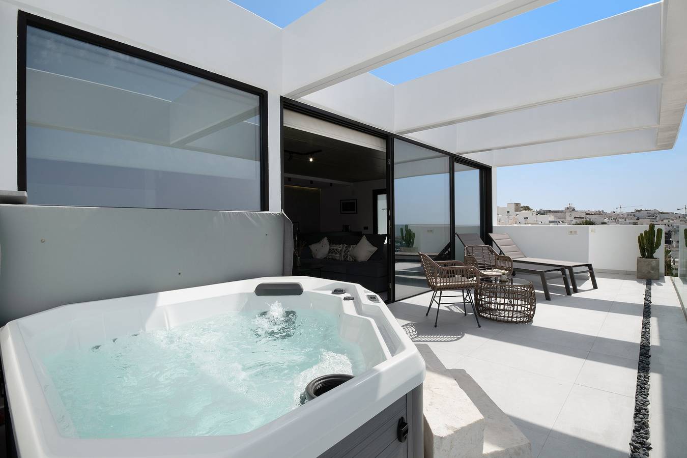 Ganze Wohnung, Ferienwohnung Suit Horizonte mit Meerblick, Whirlpool & Wlan in Puerto del Carmen, Tías