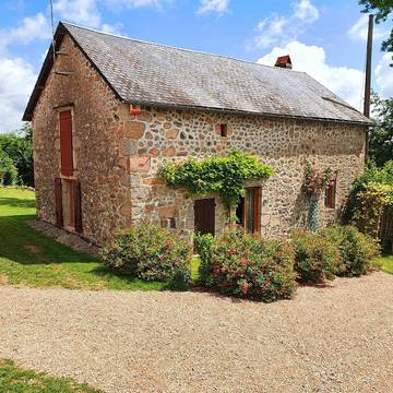 Gîte pour 5 personnes, avec jardin et terrasse, animaux acceptés à Planchez