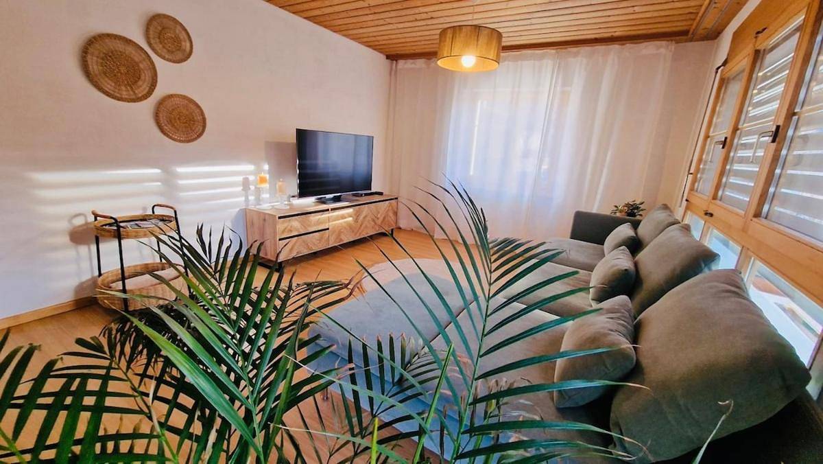 Ganze Wohnung, Three-Bedroom Apartment in Lumnezia, Alpenarena
