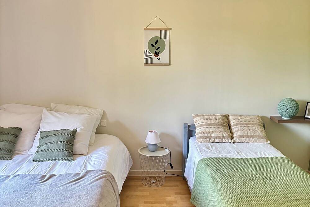 Renovated, air-conditioned gîte with private garden \"Aux Volets Bleus in Limoux, Limoux region