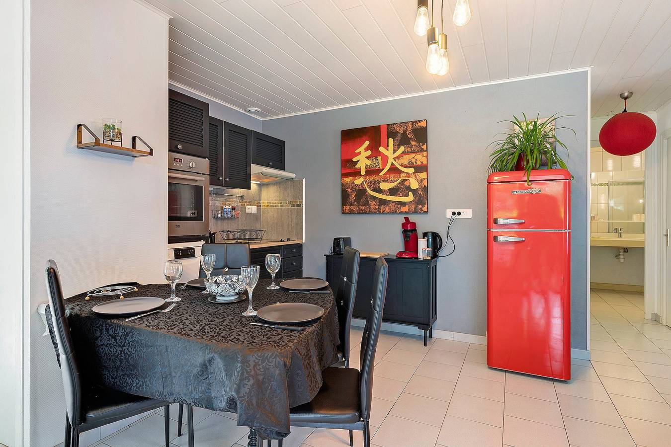 Gîte Douceur de Vivre - Marais: Lake View, Shared Pool & Wi-Fi in Saint-Avaugourd-des-Landes, Vendée