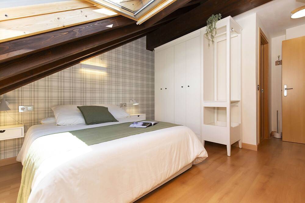Entire apartment, La Buhardilla de Menta by Bevalle in Escarrilla, Sallent de Gállego