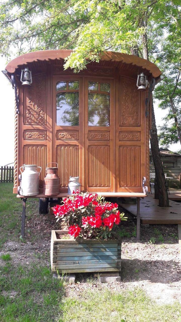 Double Room with Private Bathroom in Cadalen, Région d'Albi