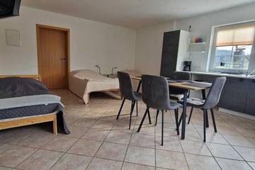 Gîte pour 3 personnes, avec terrasse et jardin, animaux acceptés à Wiehl