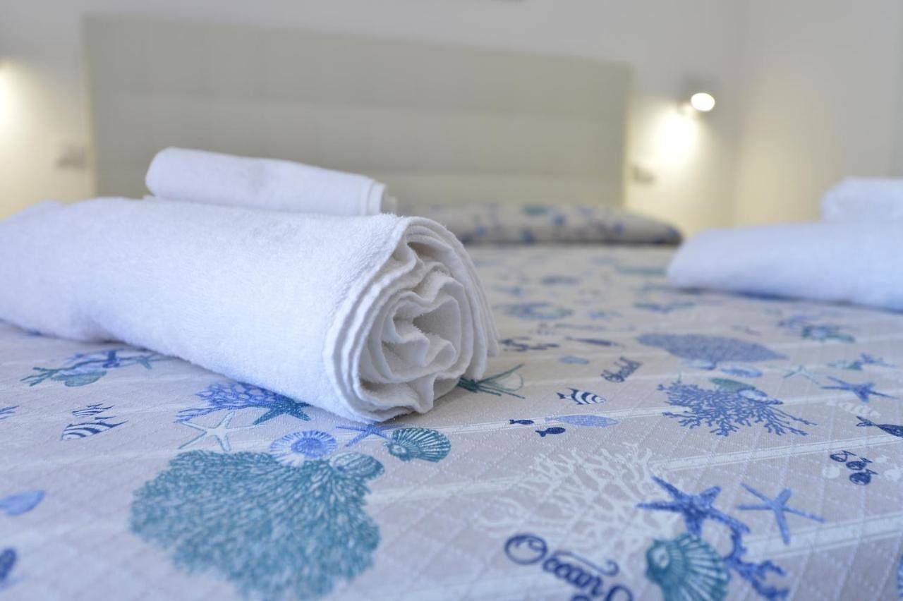 Double Room with Private Bathroom in Pôr do Sol, Baia Verde