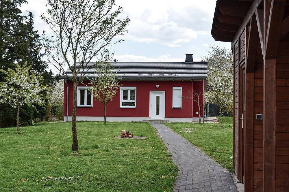 Helles, modernes Ferienhaus mit großem Garten und Terrasse in Bernau bei Berlin, Barnimerland Region