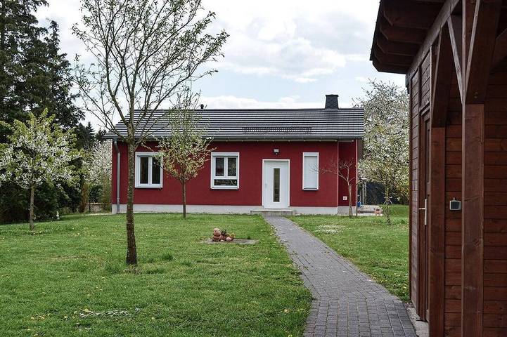 Ferienhaus für 4 Personen, mit Terrasse und Garten