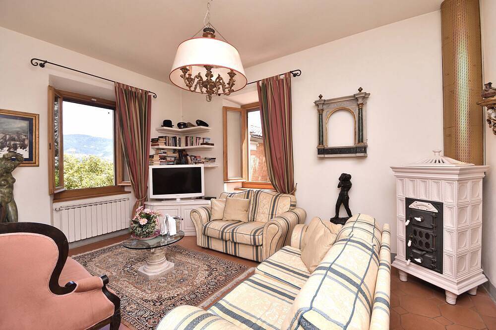 Private Tuscany Villa near Florence-Saltwater Pool, Heated Jacuzzi&Cooking Class in San Godenzo, Florenz Provinz