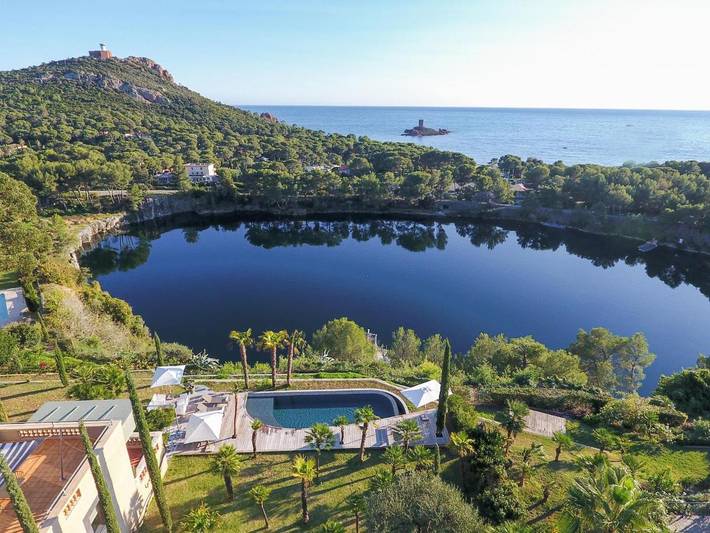 Ferienwohnung für 3 Personen, mit Terrasse und Garten sowie Pool und Seeblick in Le Dramont