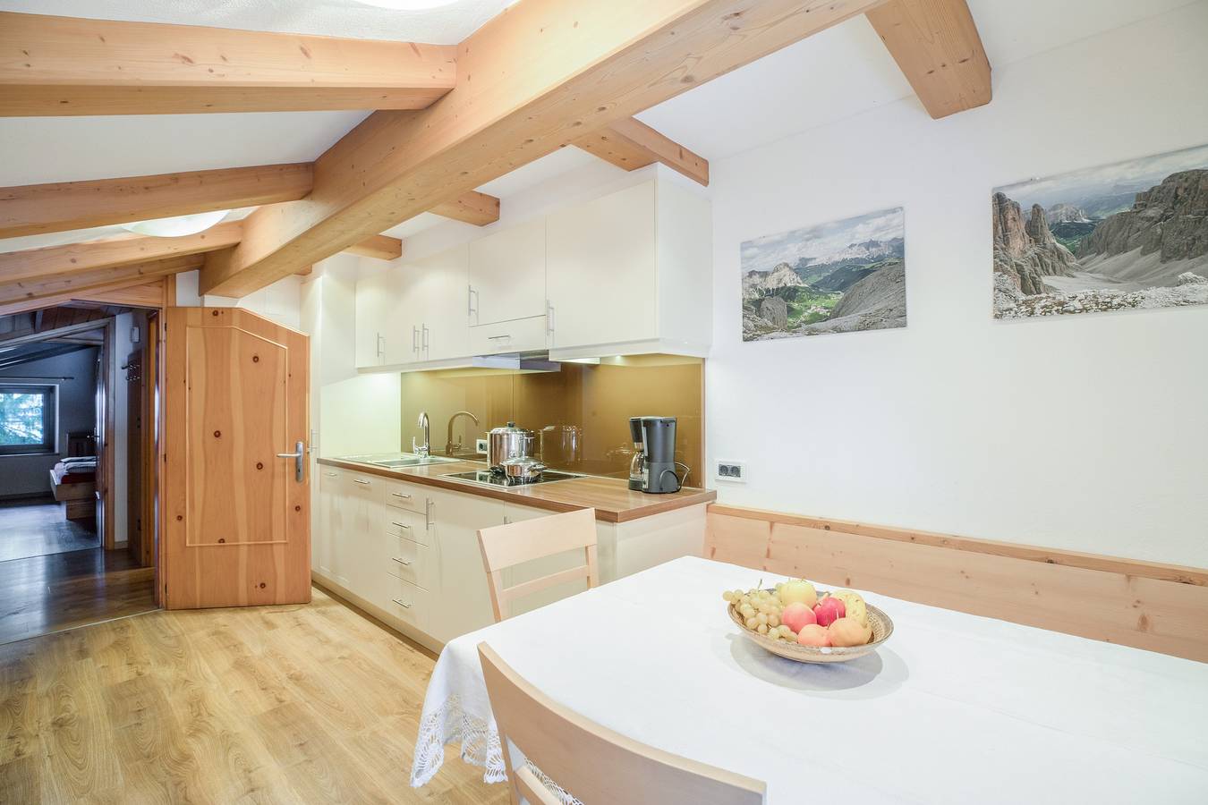 Appartamento intero, Appartamento vicino alle piste da sci con Wi-Fi, giardino e terrazza in Colfosco, Corvara in Badia