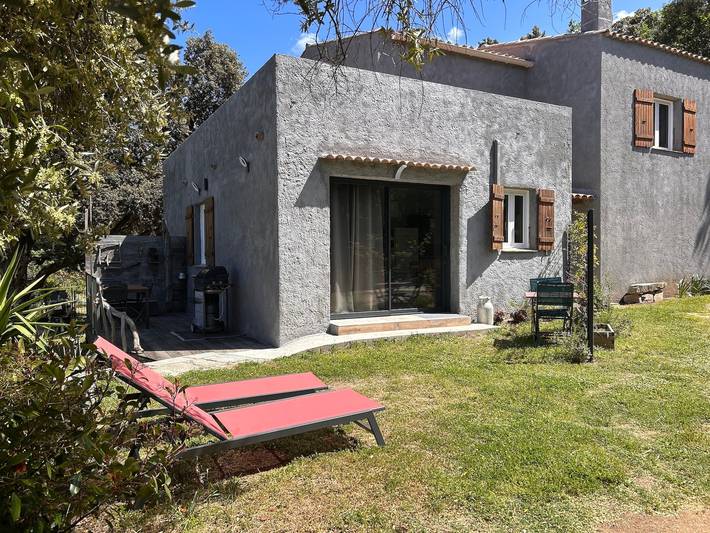 Location de vacances pour 4 personnes, avec vue sur le lac et jardin, adapté aux familles dans Haute-Corse