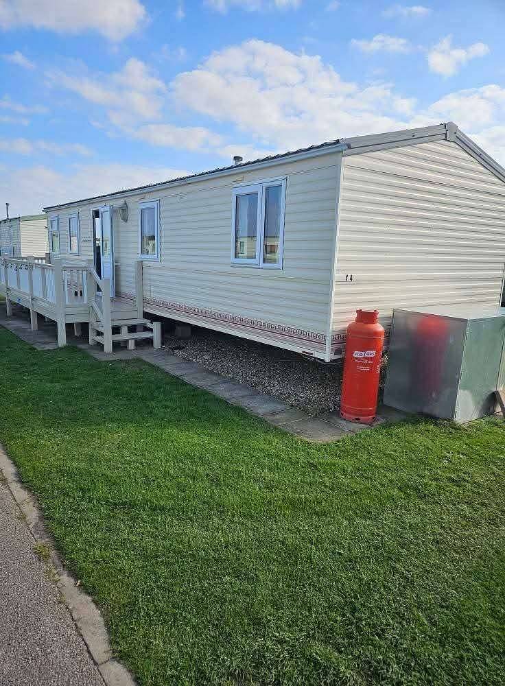 Cabin Sleeps 6 with Wifi in Chapel St. Leonards, Lincolnshire
