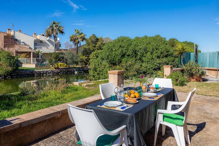 Ganze Wohnung, Ferienwohnung 'Alcudia House' mit Blick auf den See und die Berge und WLAN in Alcúdia, Mallorcas Küste