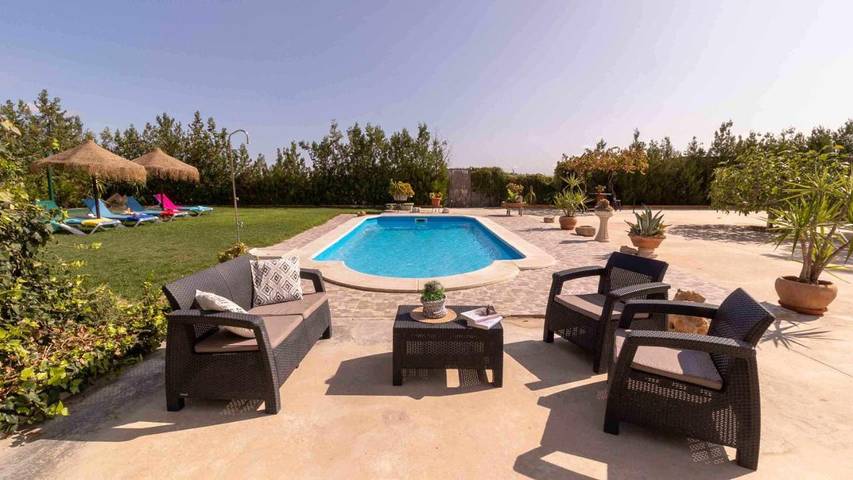 Casa rural para 6 personas, con jardín además de piscina y terraza, Se admiten mascotas en Lantejuela - 2