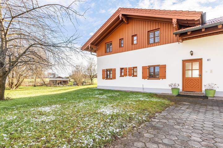 Ganzes Studio, Einzimmerapartment 'Appartement 11' mit gemeinsamer Terrasse, gemeinsamem Garten und Wi-Fi in Kirchseeon, Oberbayern