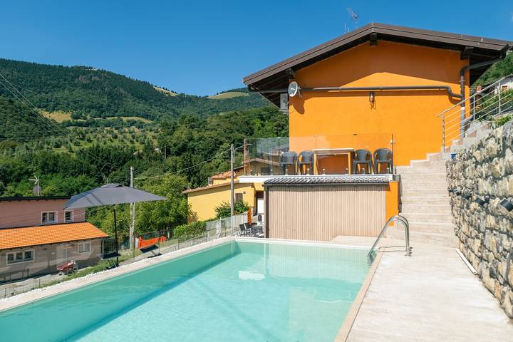 Villa für 6 Personen, mit Garten und Terrasse sowie Seeblick am Iseosee