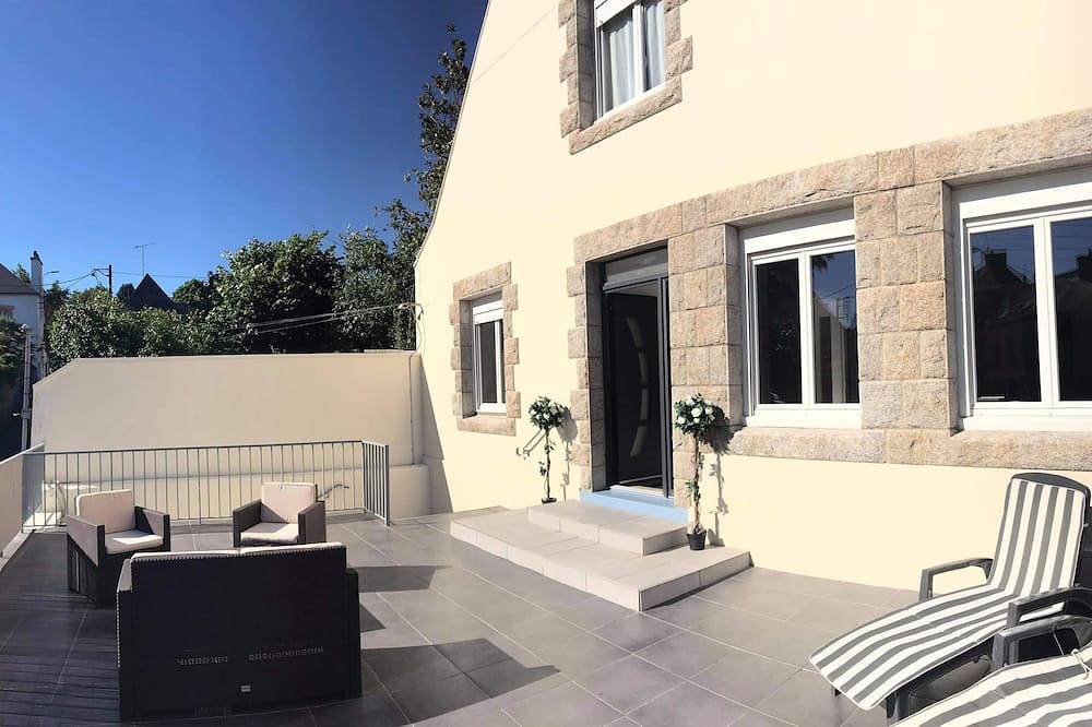 Spacious townhouse - 2 self-contained apartments for flexible living in Quimperlé, Quimper region