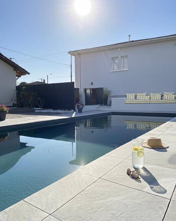 Gîte pour 3 personnes, avec jardin ainsi que vue et piscine à Villeréal
