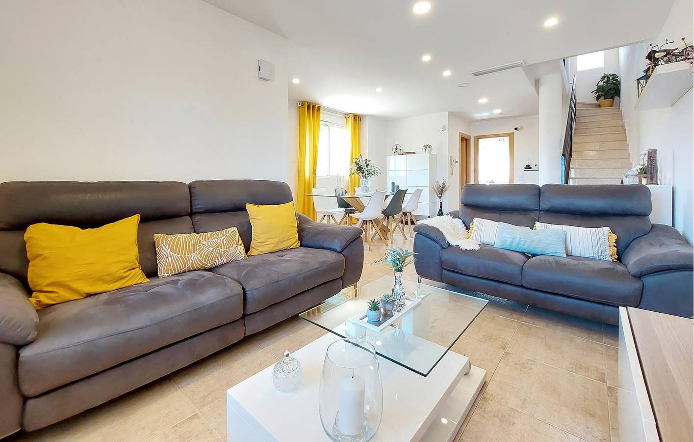 Moderno apartamento a orillas del río con piscina y terraza, wifi y aparcamiento gratuitos in Turís, Provincia de Valencia