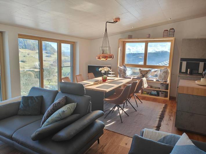 Ferienwohnung für 4 Personen, mit Whirlpool und Garten sowie Ausblick in Stühlingen