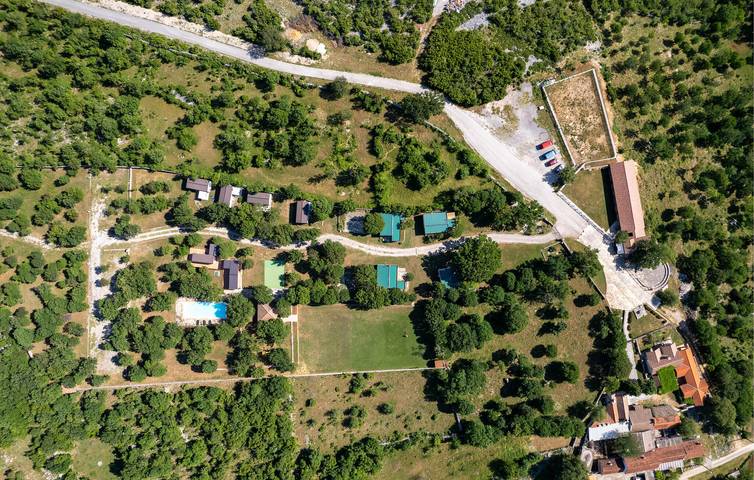 Camping für 5 Personen, mit Terrasse und Pool in Zadar