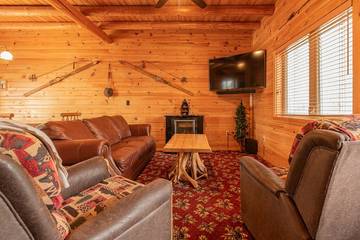 Log Cabin for 14 Guests in Alger County, Picture 3