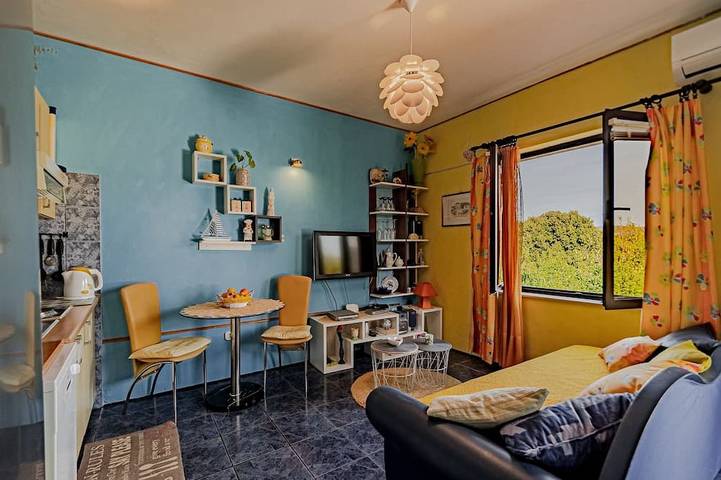 Ganze Wohnung, 1-Zimmer-Ferienwohnung mit Terrasse und Meerblick Kneza, Korcula in Račišće (Dalmatien), Korcula