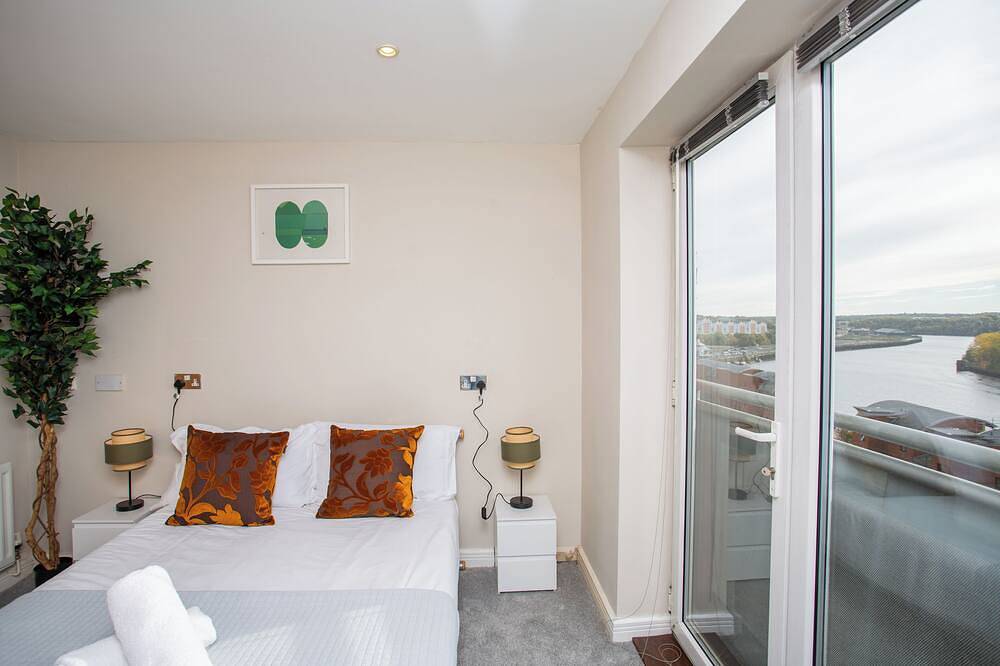Appartamento intero, Welcome to your home away from home in Newcastle! This spacious and stylish 2-story flat is just a short stroll from the iconic Quayside, River Tyne, and some of the city’s best restaurants, bars, and cultural landmarks. in Newcastle upon Tyne, Nord Est Inghilterra