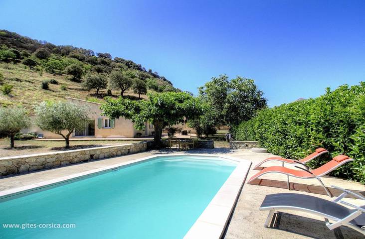 Casa de huéspedes para 6 personas, con terraza y piscina en Córcega