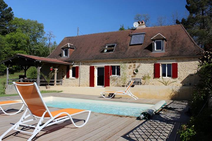 Gîte pour 7 personnes, avec jardin ainsi que piscine et terrasse