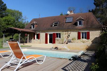 Gîte pour 7 personnes, avec jardin ainsi que terrasse et piscine à Rouffignac-Saint-Cernin-de-Reilhac