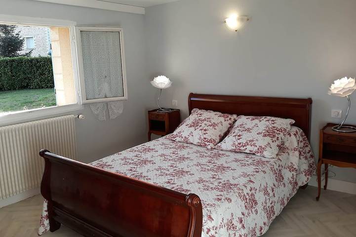 Location de vacances pour 12 personnes, avec terrasse et jardin à Saint-Geyrac - 3