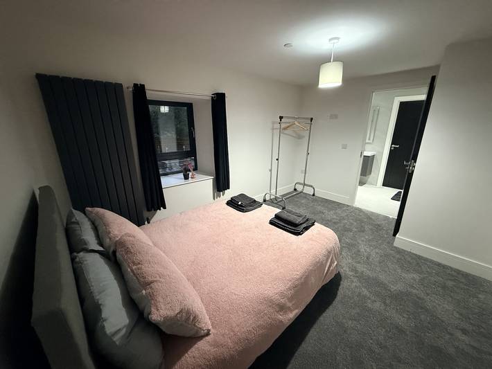 Luxuriöses Haus mit 5 Schlafzimmern, 3 Badezimmern, Spielzimmer und Parkplatz in Caerphilly und Umgebung