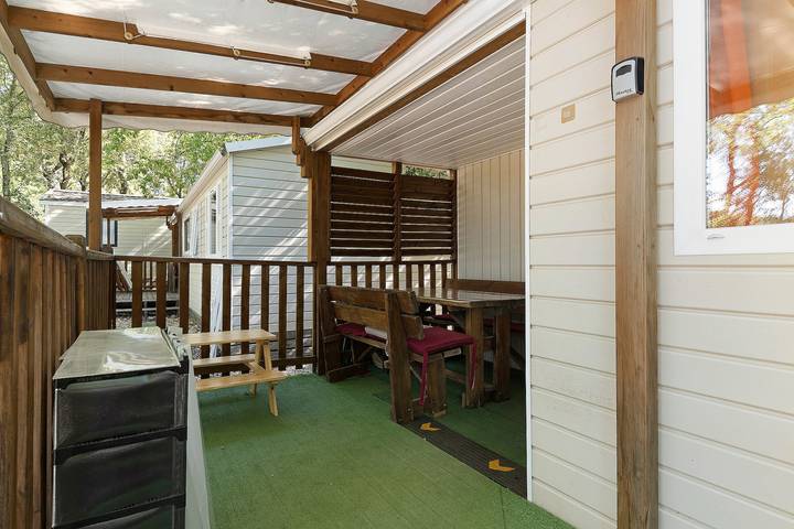 3-Bedroom Mobile Home with Air Conditioning, Shared Pool and Private Terrace