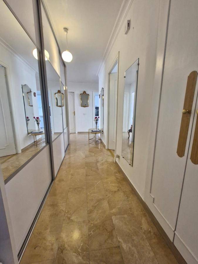 Entire apartment, Juan-Les-Pins centre in Juan-les-Pins, Antibes
