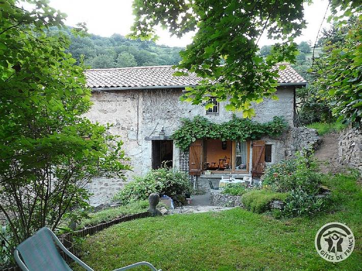 Gîte pour 5 personnes, avec Terrasse ainsi que Jardin et Vue à Thurins