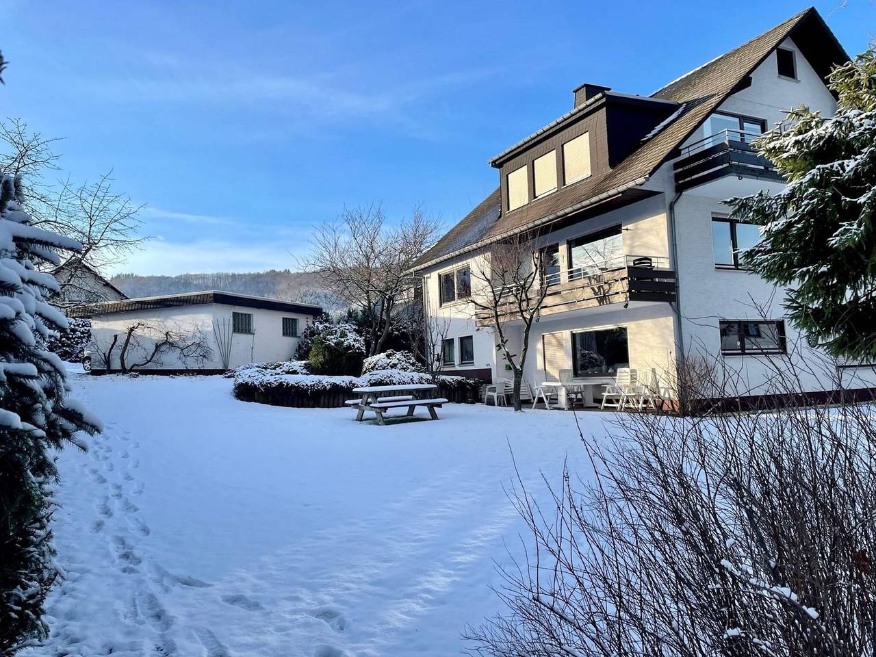 Ganze Wohnung, Ferienwohnung mit Balkon und Garten in Elkeringhausen, Winterberg