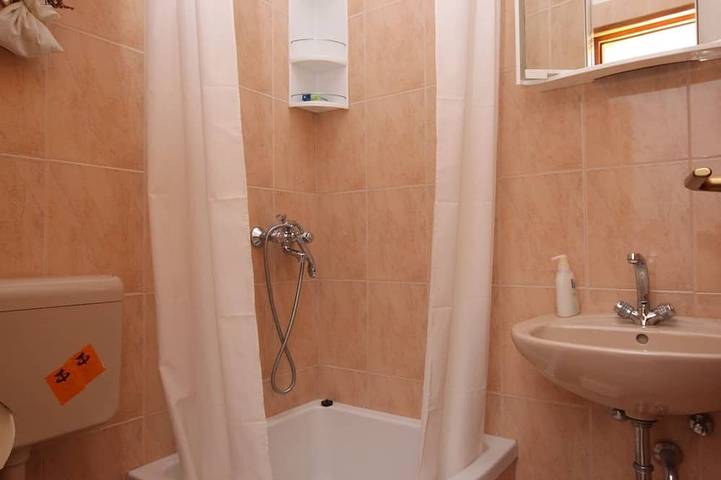 Ganze Wohnung, 3-Zimmer-Ferienwohnung am Strand Podgora, Makarska in Podgora, Makarska Riviera