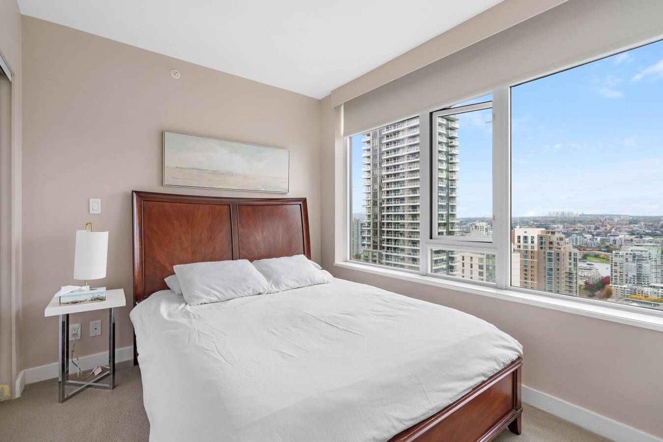 Apartamento entero, Skyline 1Br Condo | Parking, Workspace & Balcony in Vancouver, Columbia Británica