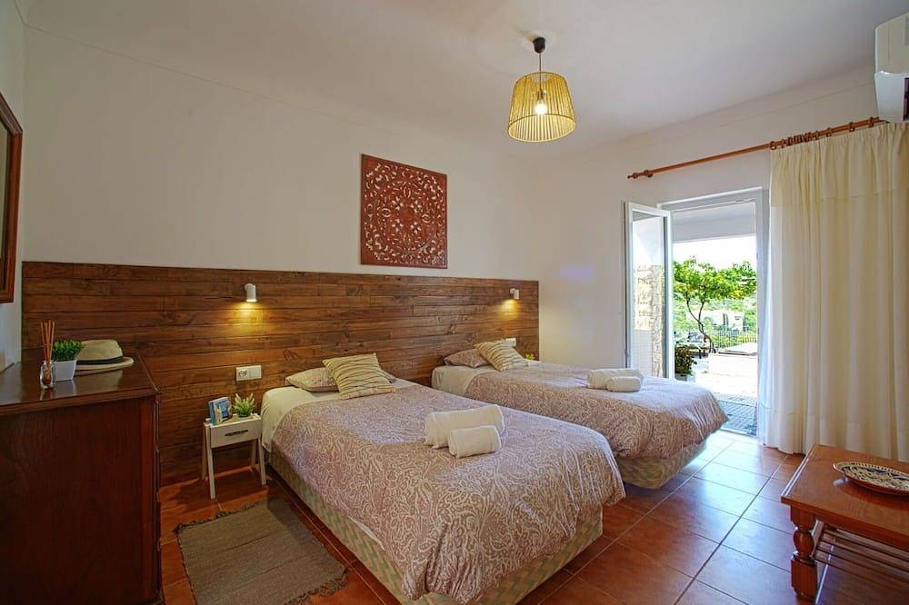 Gezellig appartement in vakantiehuis voor 4 personen met Wifi, airco, zwembad, Tv, patio en parking in Paderne, Faro District