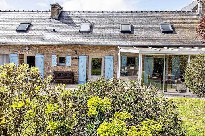 Gîte pour 8 personnes, avec jardin, animaux acceptés à Sibiril