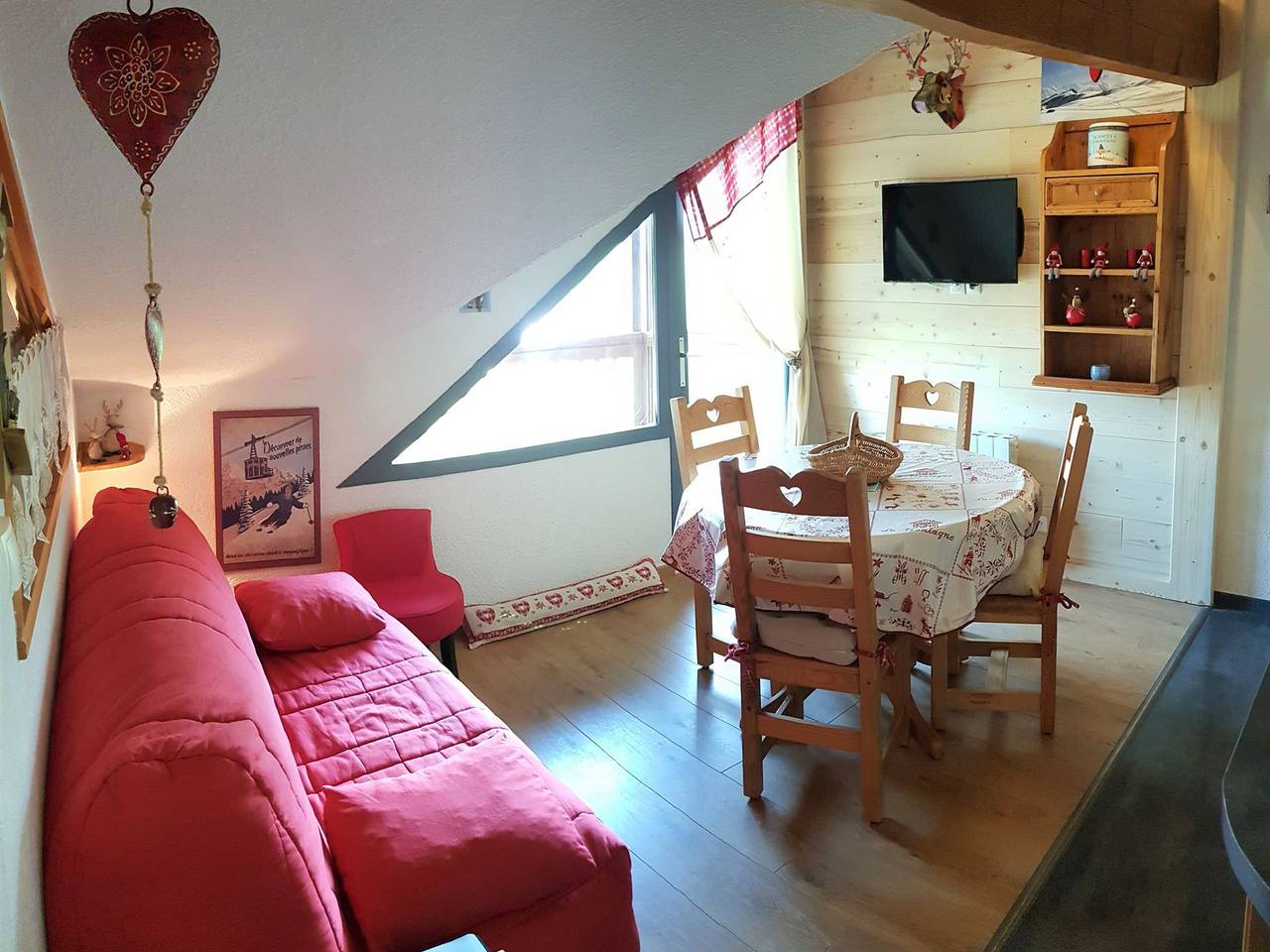 Appartement entier, Charmant T3 sous les toits avec balcon sud, près des pistes in La Toussuire, Fontcouverte-la-Toussuire