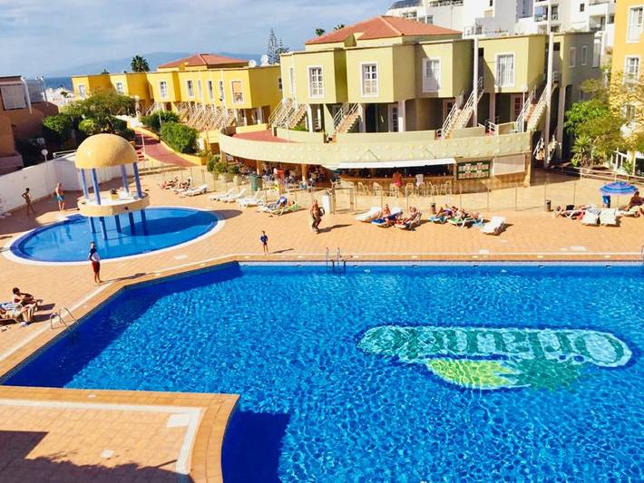 Entire studio, Summer Sunny Light With Wifi And Pool In Complex in Puerto Colon, Adeje
