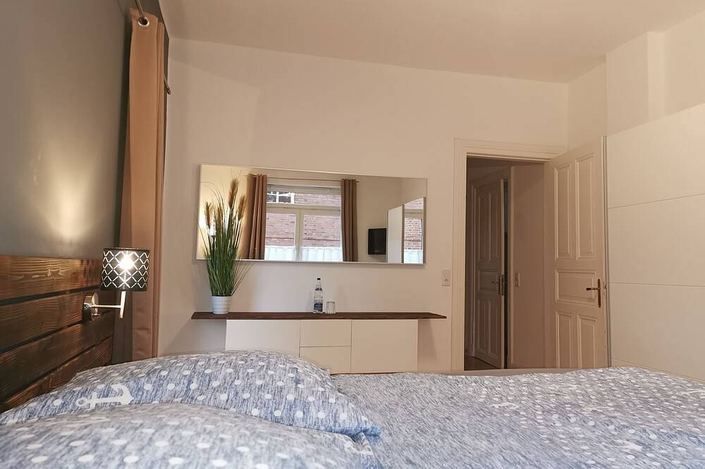 Ganze Wohnung, 80m² Apartment mit 2 Schlafzimmern, mit sonniger Terrasse für bis zu 5 Personen in Bargteheide, Kreis Stormarn