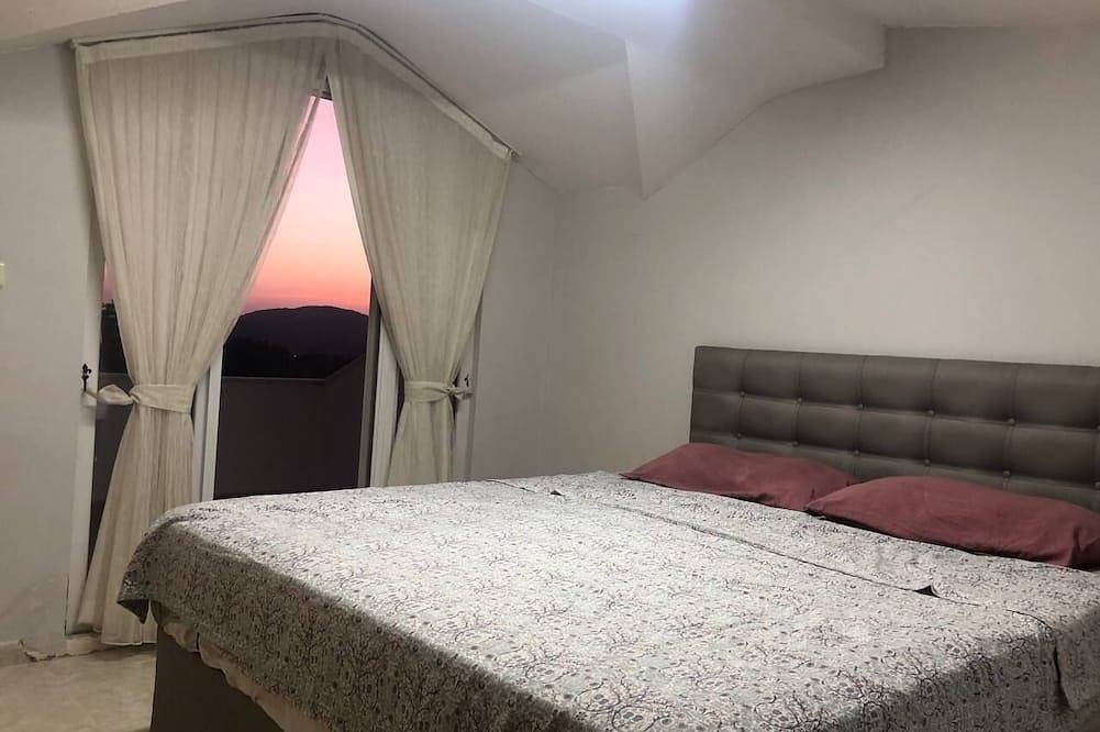 Ganze Wohnung, Ölüdeniz villa with Pool for family \non the way of Ölüdeniz. Big area barbacu….. in Fethiye, Türkische Ägäis