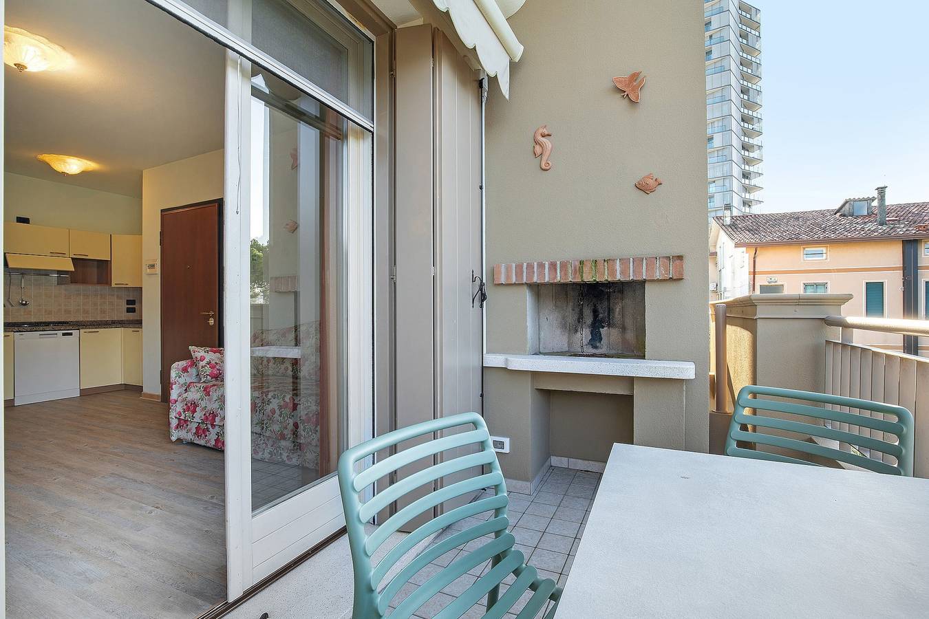 Apartamento entero, Apartamento 'Valentina 1 - Primer Piso' con piscina compartida, Wi-Fi y aire acondicionado in Lido di Jesolo, Jesolo