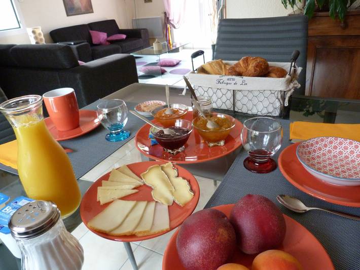 Gästezimmer „La Chambre Aux Oiseaux“ mit privater Terrasse, Wlan und Klimaanlage in Cayriech, Quercy