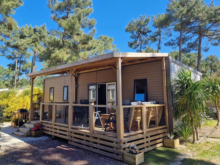 Appartement de vacances pour 6 personnes, avec Jacuzzi et Terrasse ainsi que Jardin et Piscine